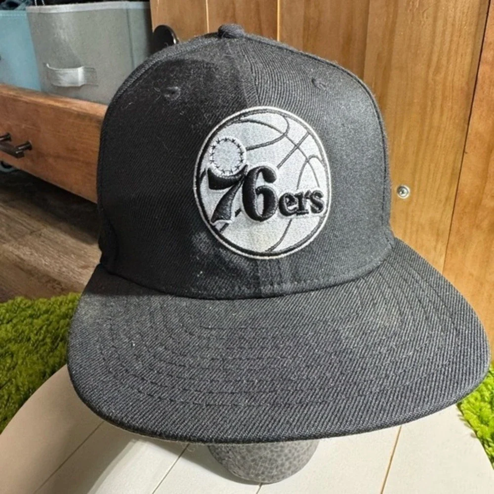 Black 76ers Logo Hat‎
